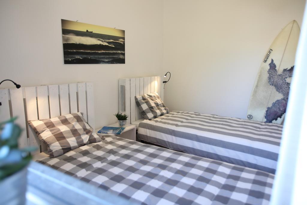 Auberge de jeunesse Moka Surfhouse à Ericeira Chambre photo
